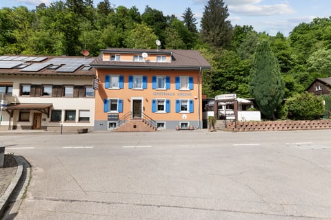 Wohn-und Geschäftshaus mit Gastronomie und Kegelbahn