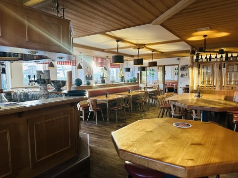 Gastronomiebetrieb / Vereinsgaststätte mit großem Außenbereich, Spielplatz & Eventflächen