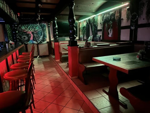 Etablierter Bäckerei- und Caféstandort mit großzügiger Außenfläche in S-Bahnnähe