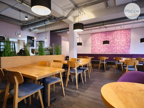 Schlüsselfertige Café-Gewerbeeinheit inkl. Inventar + 300 € mtl. Mieteinnahme