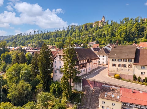 Charaktervoll und historisch-Denkmalgeschütztes Wohn- und Geschäftshaus